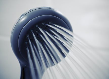 Les avantages d’une douche de plain-pied sécurisée pour les seniors