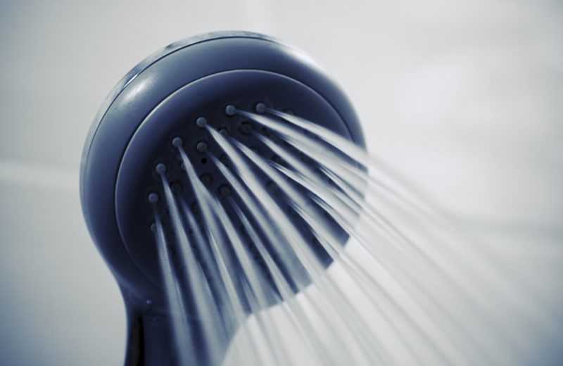 Les avantages d’une douche de plain-pied sécurisée pour les seniors