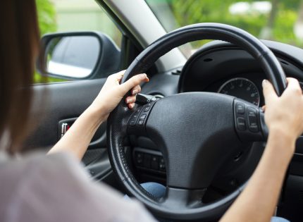 Une location de voiture double commande à paris : où trouver ?