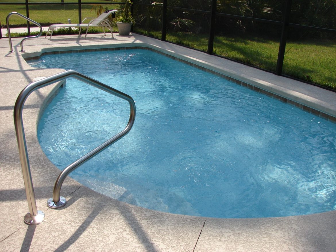 piscine extérieure enterrée