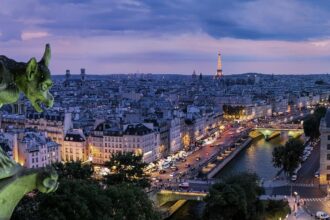 Logement écologique à Paris avec isolation et matériaux durables