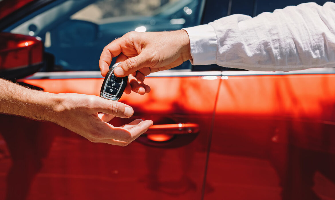 Première voiture : essence, hybride ou électrique, quel choix privilégier ?