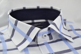 Chemise en coton avec boutons attachés et cravate élégante