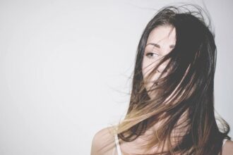 Femme-cheveux-extensions