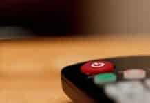 Comment réparer la télécommande volet roulant simu lorsqu’elle clignote en rouge ?