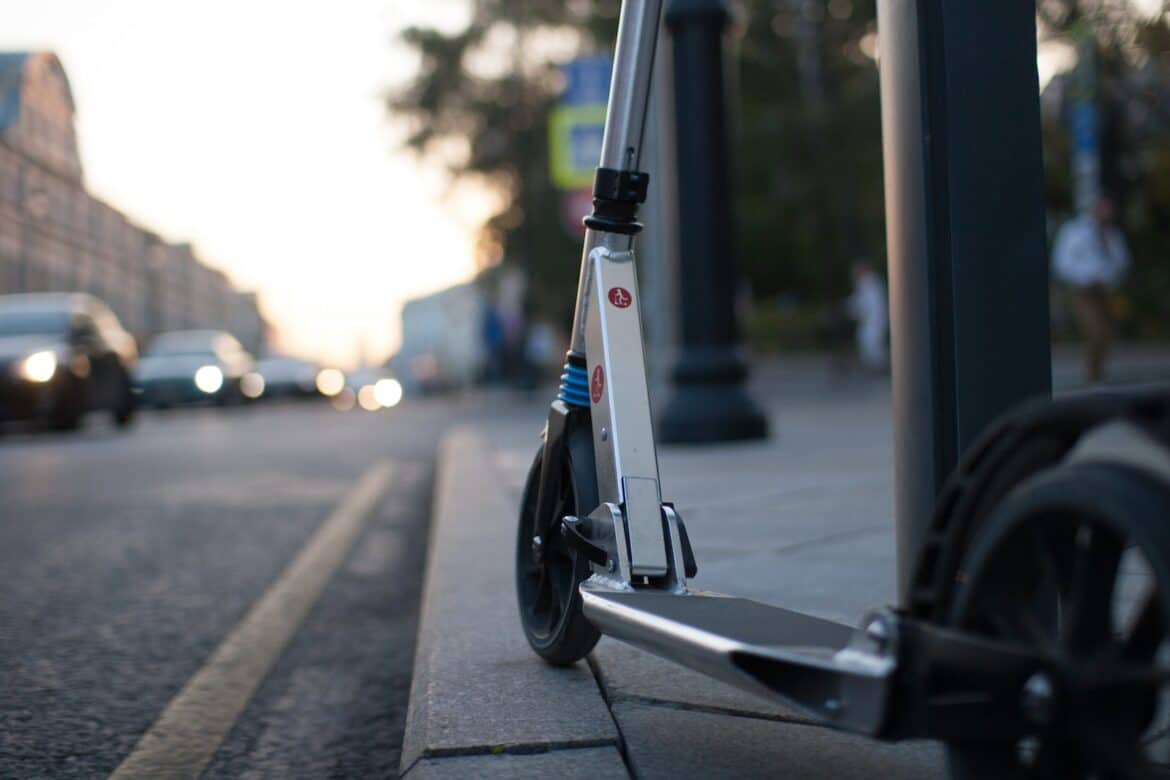 une trottinette électrique
