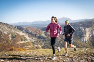 Comment choisir la bonne veste imperméable pour homme
