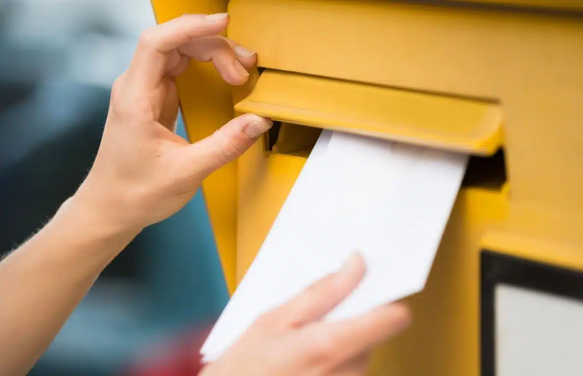 Comment envoyer une lettre recommandée depuis votre canapé : Tout sur les solutions en ligne