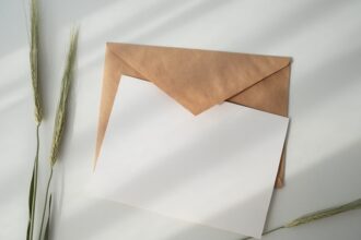 Comment envoyer une lettre recommandée depuis votre canapé : Tout sur les solutions en ligne