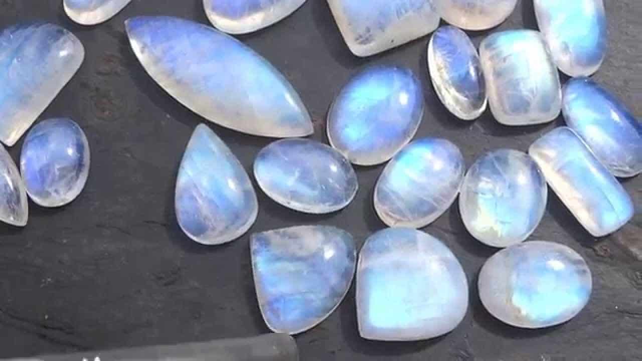 Quelles sont les vertus des bijoux en Pierre de Lune