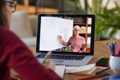 Suivre une formation commerciale en ligne comment procéder