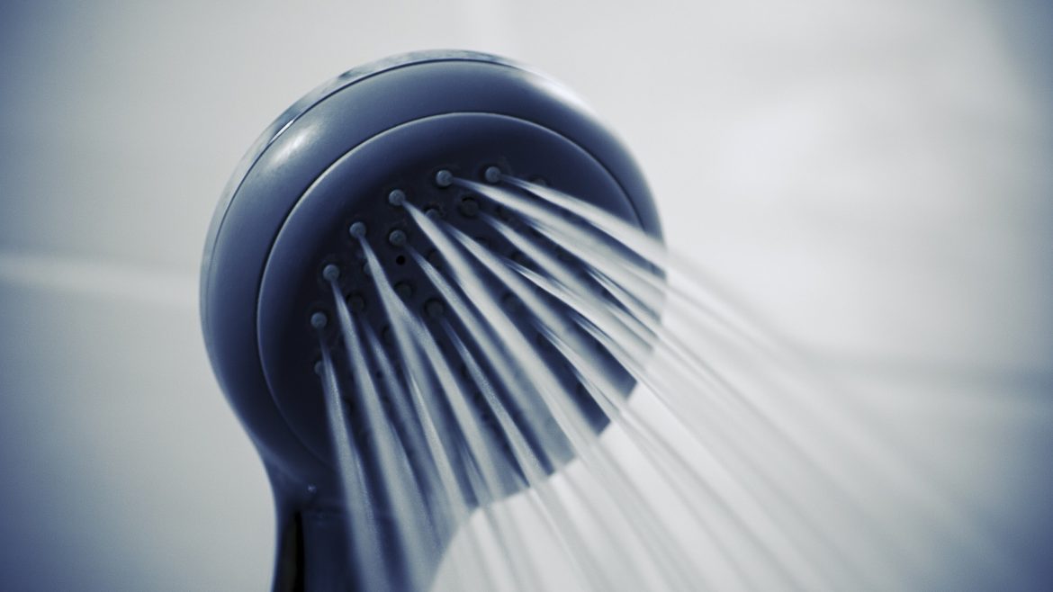 Les avantages d’une douche de plain-pied sécurisée pour les seniors