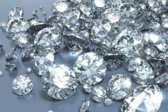 Diamant brillant symbolisant un investissement rentable et sûr