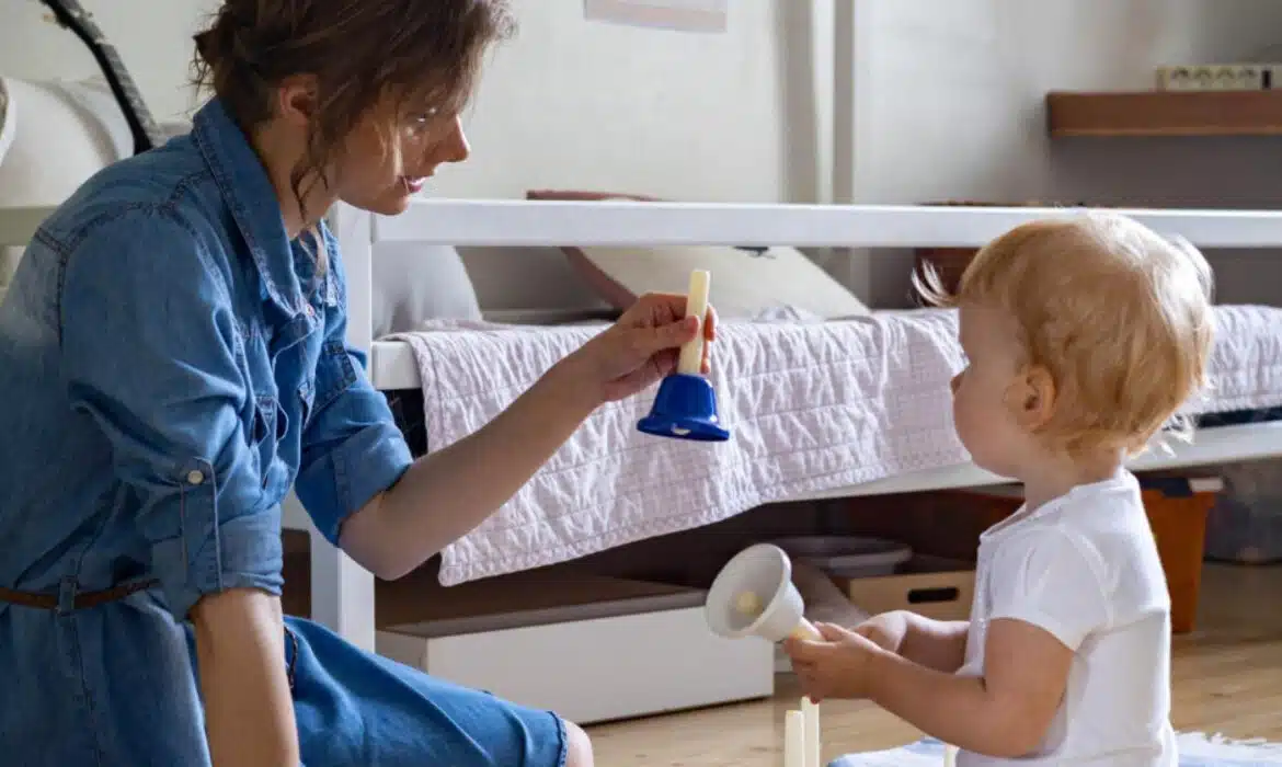 Les nombreux atouts de la garde d’enfants à domicile pour les parents actifs