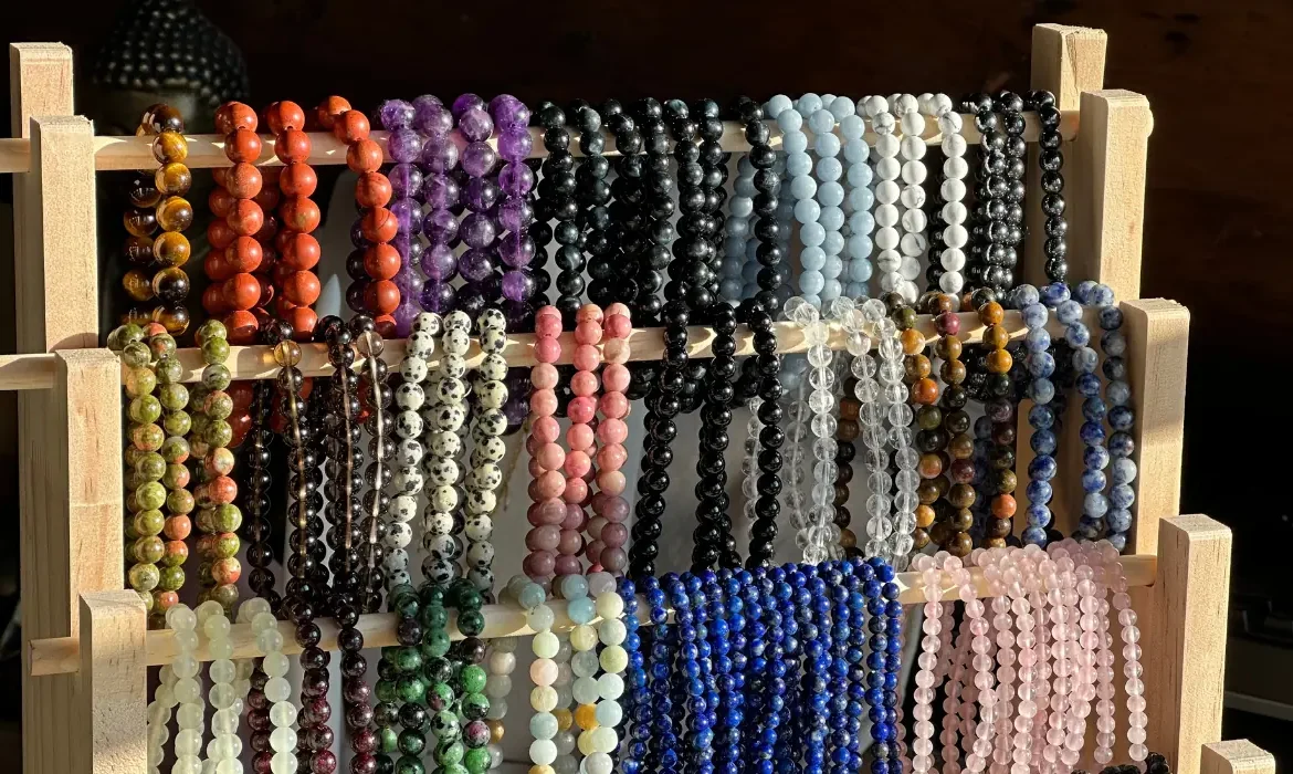 Bracelets en pierre chez Les Reliques : une collection en perpétuelle évolution