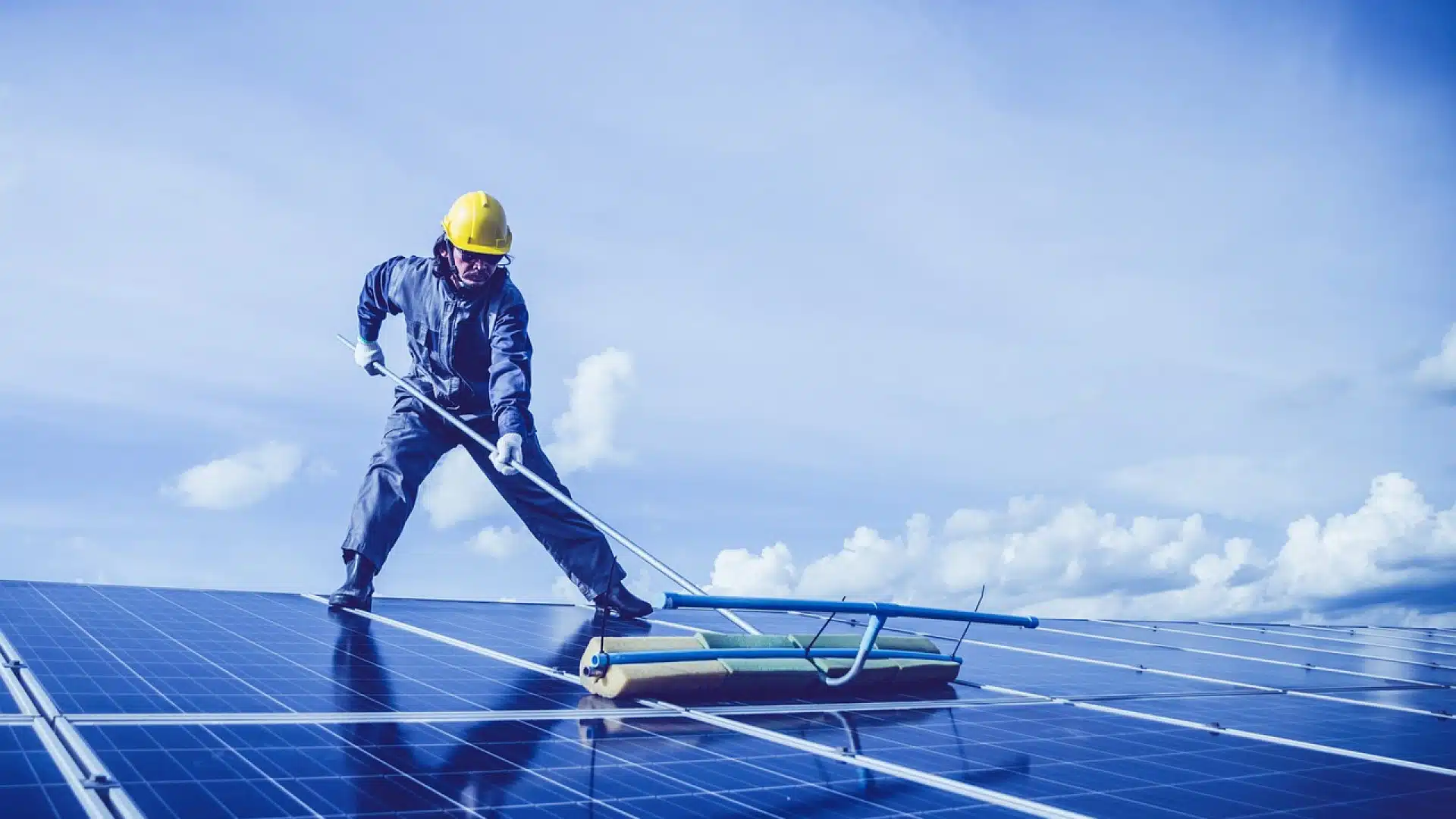 Pourquoi est-il essentiel d'entretenir les installations solaires ?