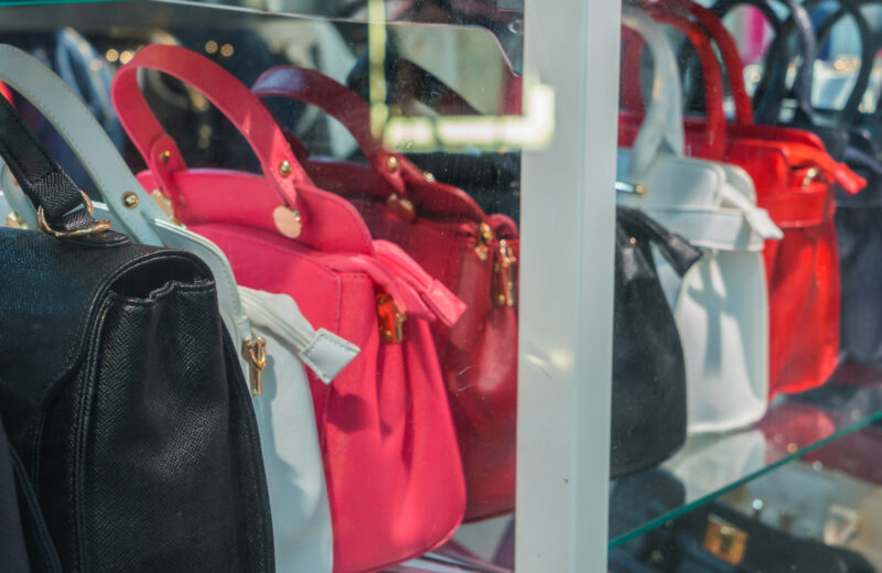 Pourquoi proposer des sacs pour femme dans votre boutique de prêt-à-porter ?