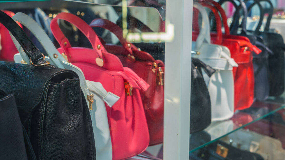 Pourquoi proposer des sacs pour femme dans votre boutique de prêt-à-porter ?