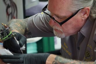 À quelle période de l'année est-il préférable de se faire tatouer?